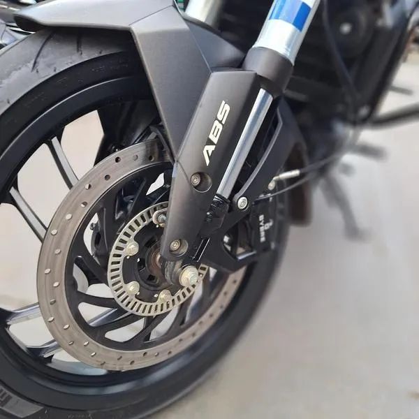 BAJAJ DOMINAR D400 2025 - Foto 9