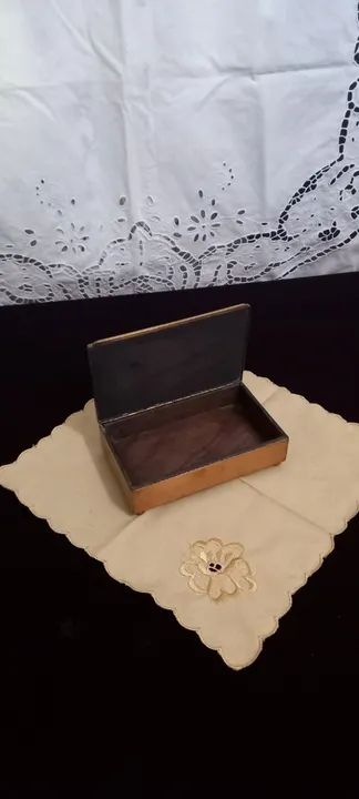 Antiga Caixa Porta Joias Metal e interior madeira - Foto 2