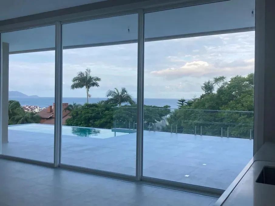 Linda casa conteporânea com vista para toda a Praia Brava. - Foto 2