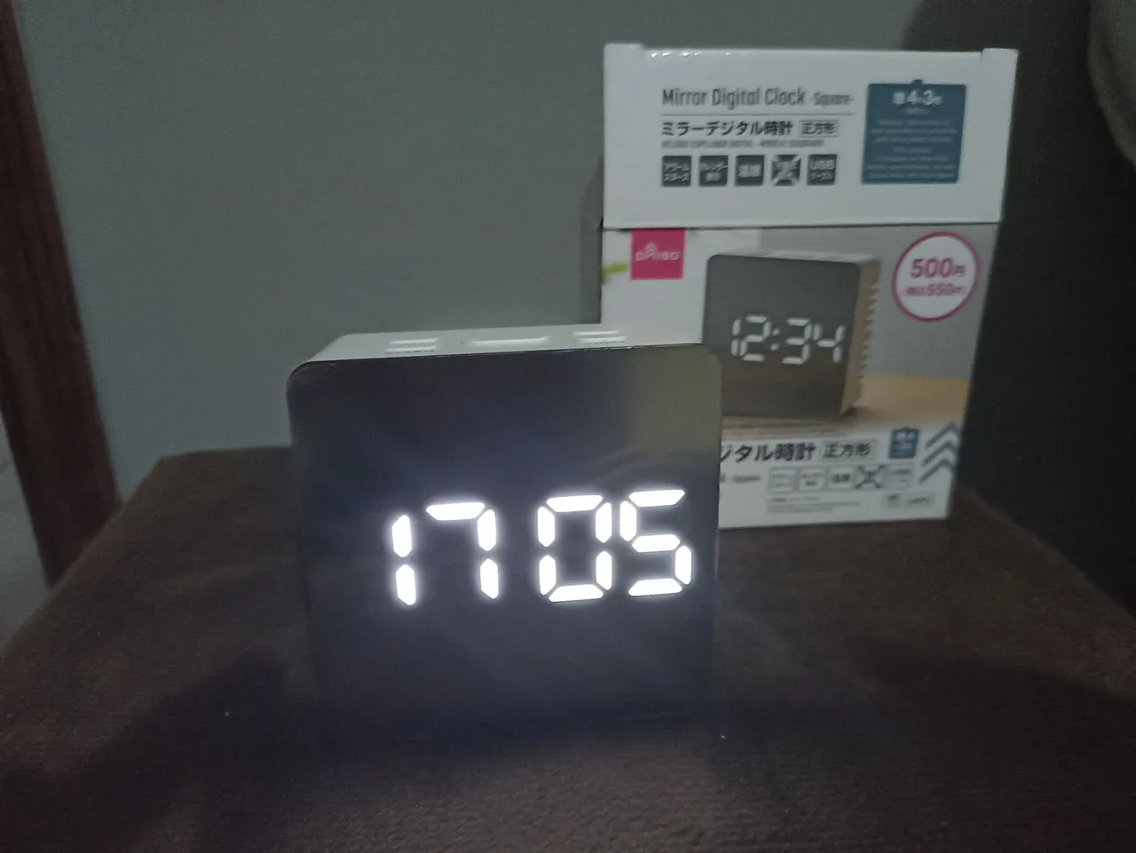 Relógio despertador digital com espelho