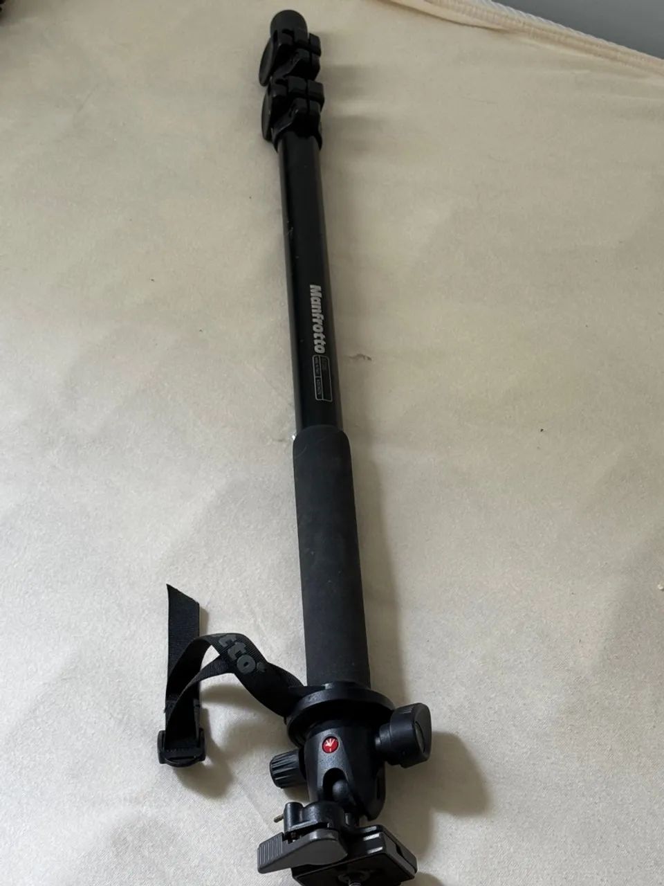 Monopé Manfrotto Joy com cabeça e alça 679B usei 2x