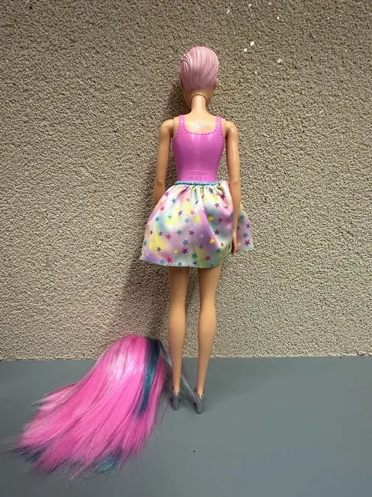 Boneca Barbie Color Reveal Série 1 - Original Mattel Cabelo Rosa e Vestido de Unicórnio - Foto 5
