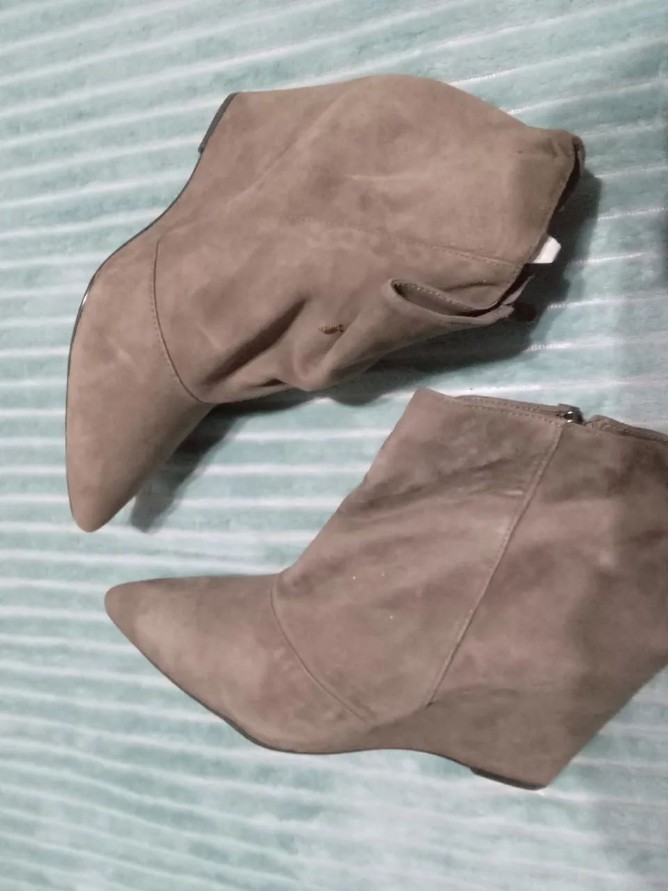Botas de cano curto em camurça marrom, LEIA O ANÚNCIO  - Foto 4