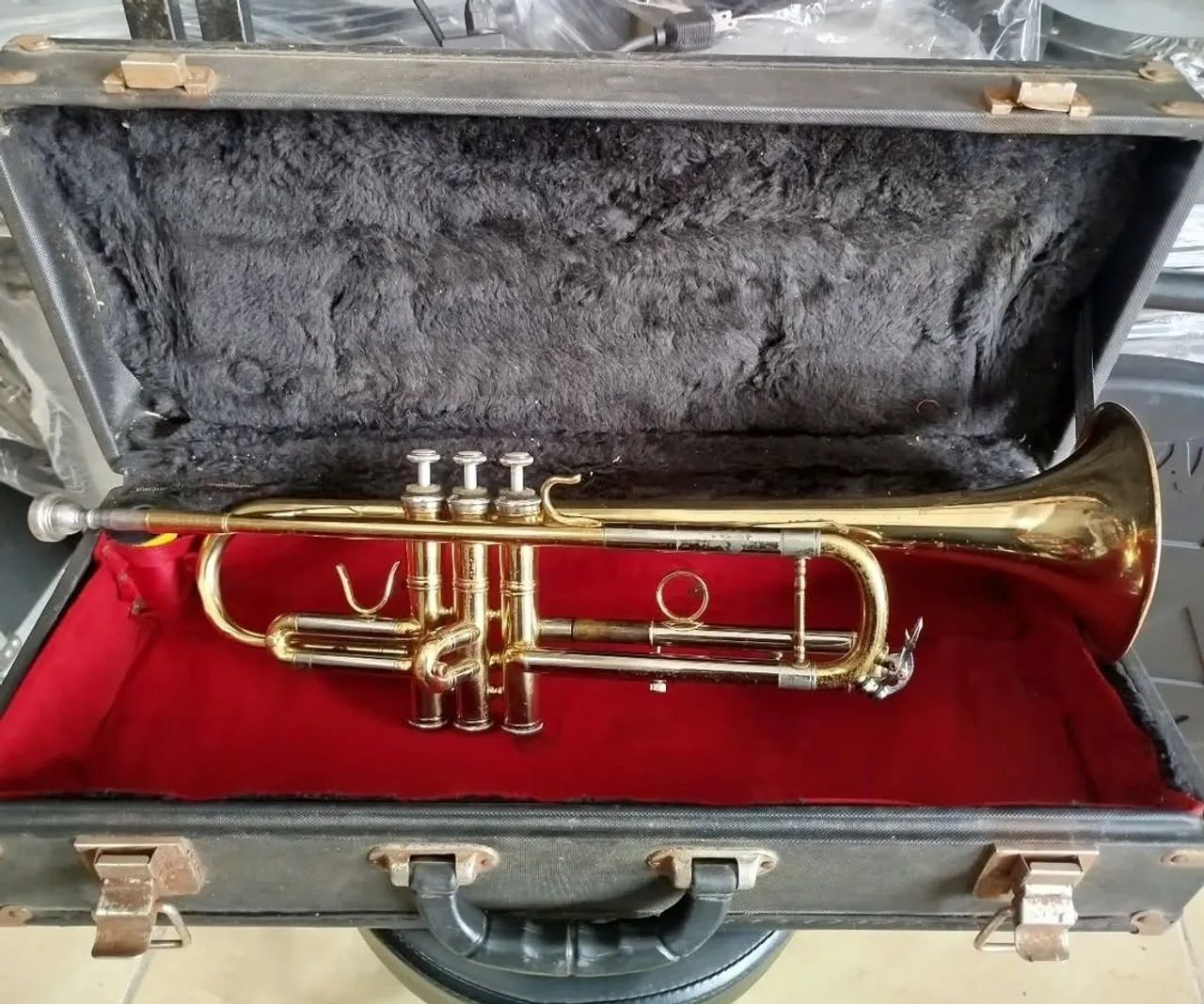 Trompete Eagle com case 