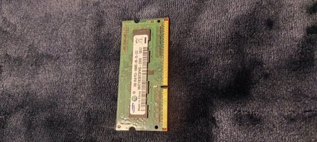 "Memória Para Notebook 1gb DDR3 DDR 3 Pc3 10600s Samsung Cor Verde-escuro  Tecnologia DDR3