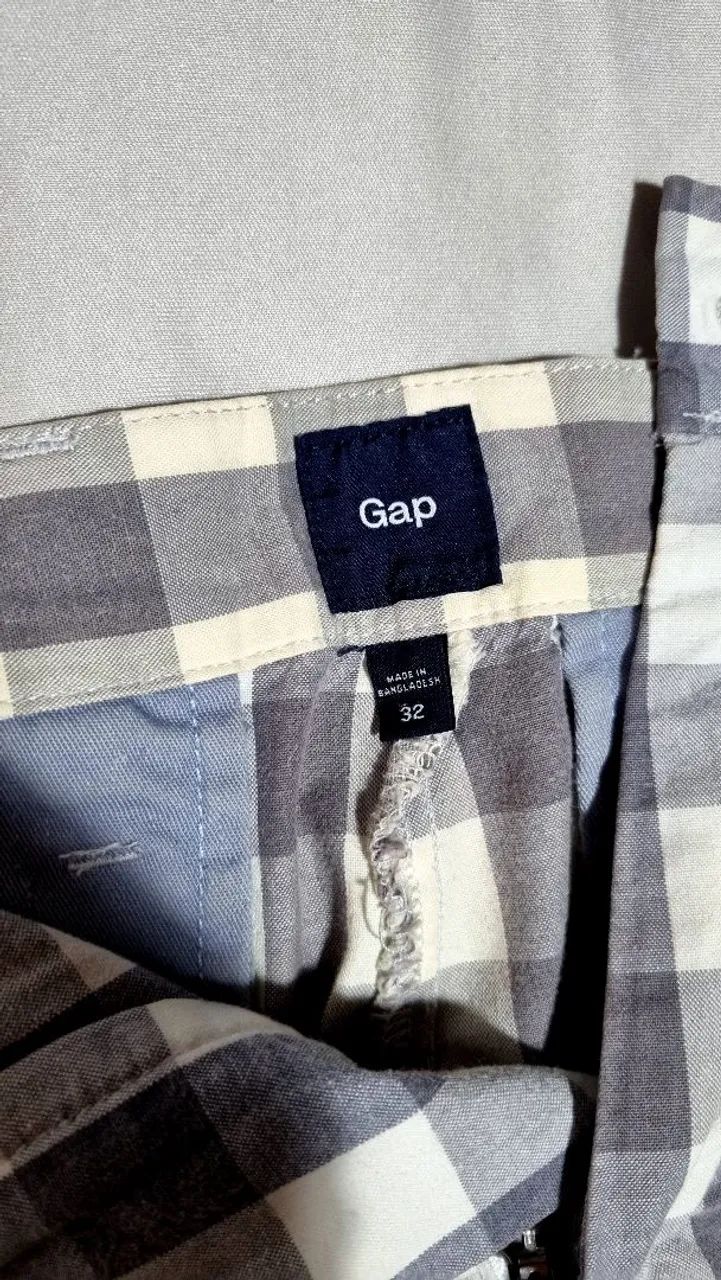 Shorts Gap xadrez cinza e branco - Foto 2