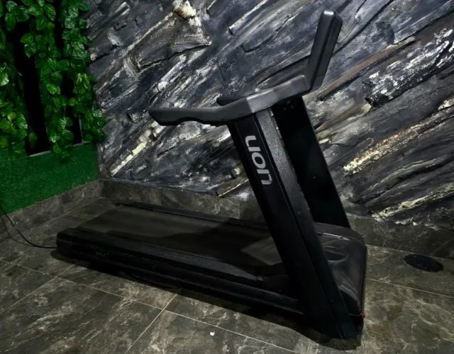 Esteira profissional de academia 