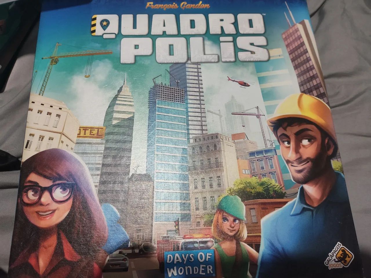 Jogo de Tabuleiro Quadropolis