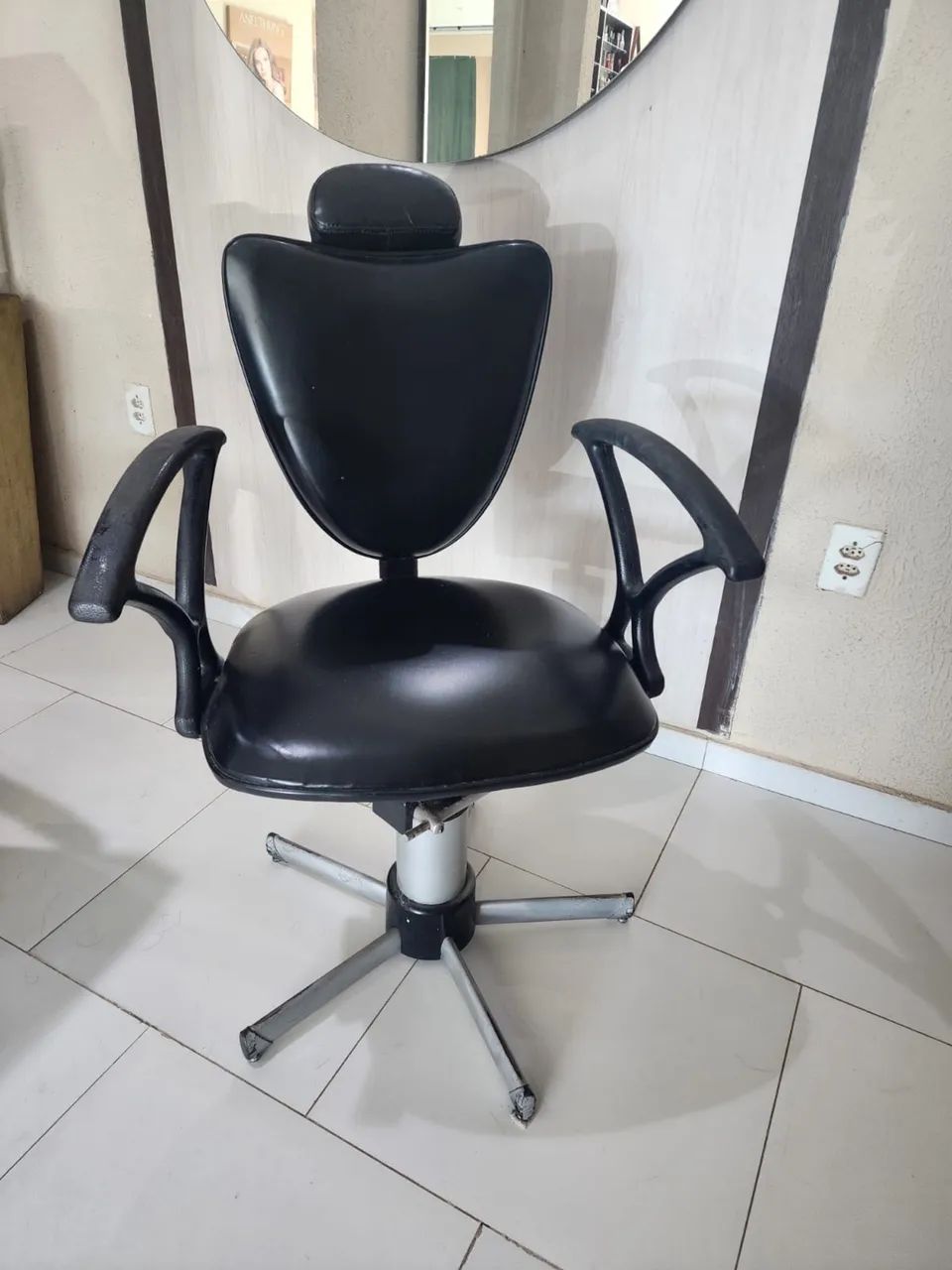 Cadeira Profissional Preta para Salão  - Foto 3