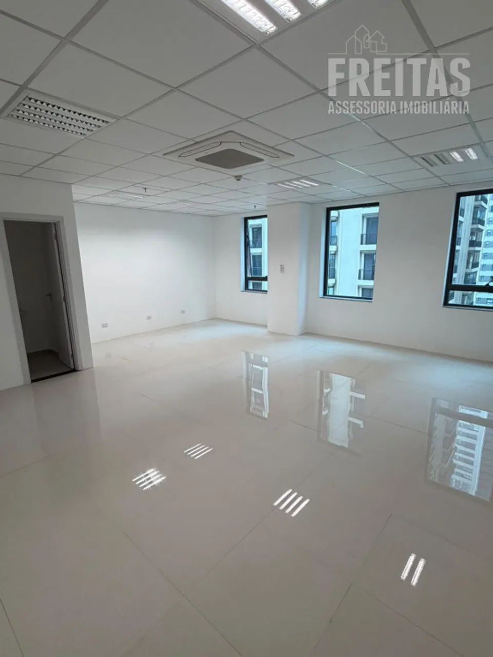 SALA COMERCIAL PARA LOCAÇÃO EM ALPHAVILLE COMPLEXO MADEIRA