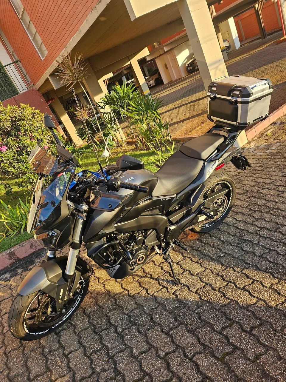 Dominar 400