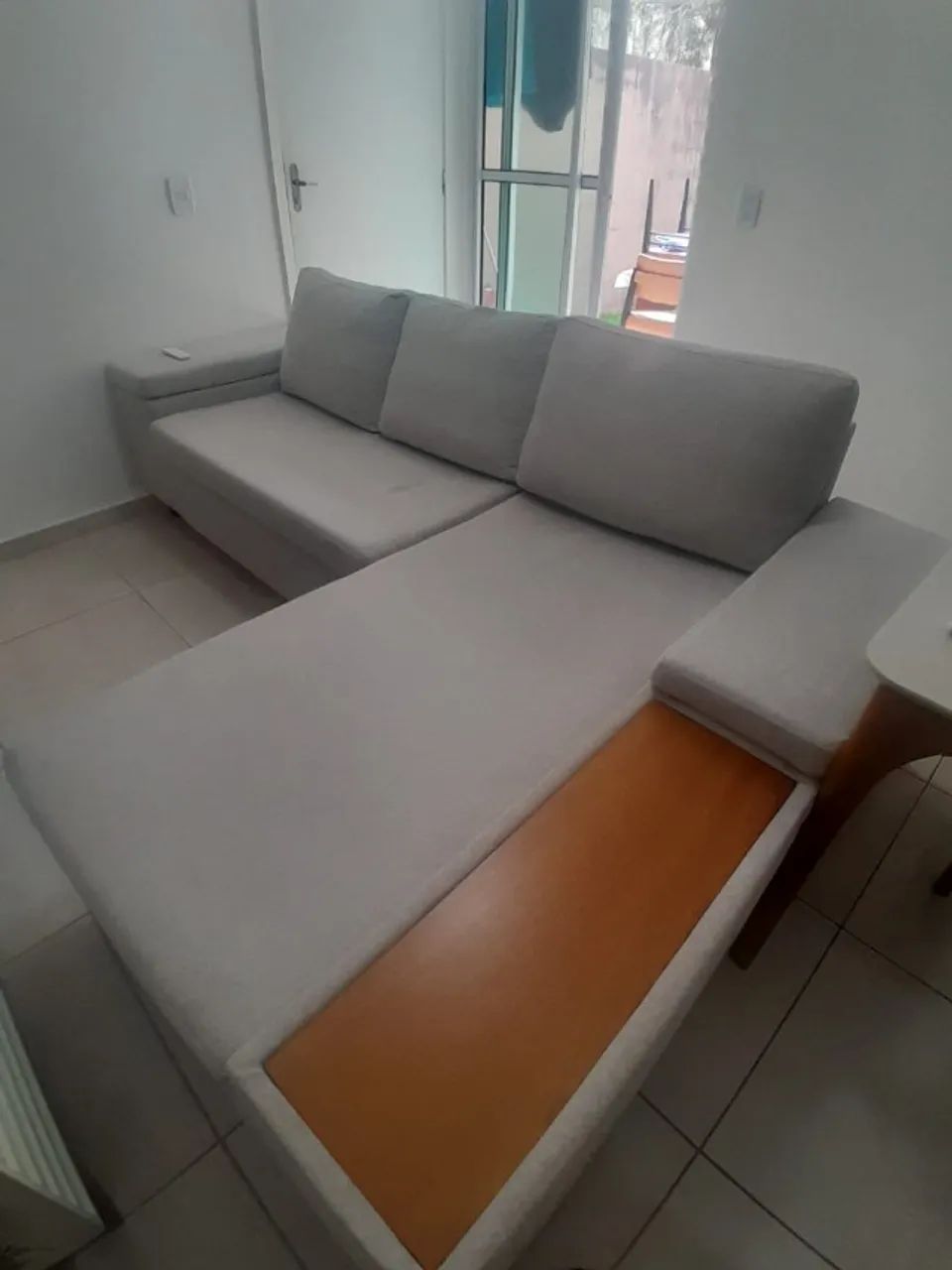 SOFÁ COM CHAISE
