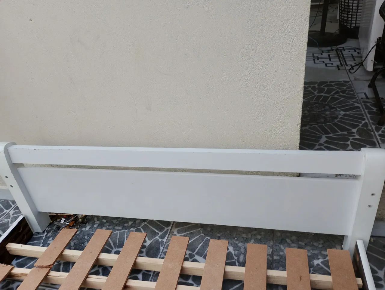 Cama 100 reais armaç ão pra cama em perfeito estado  - Foto 2