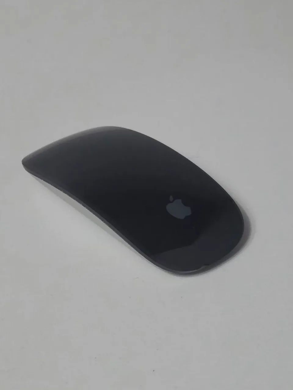 Magic Mouse Apple 2 Preto - Superfície Multi-Touch - Foto 2