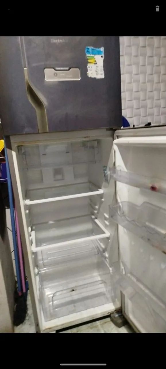 VENDO GELADEIRA ELECTROLUX COM DEFEITO  - Foto 2
