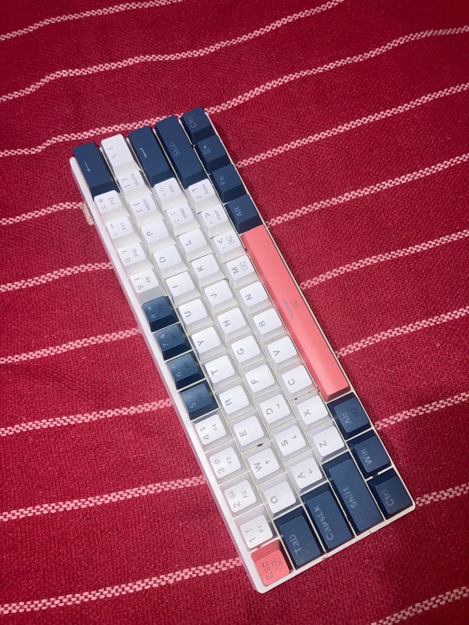 Teclado K500 switch vermelho (com mouse brinde)