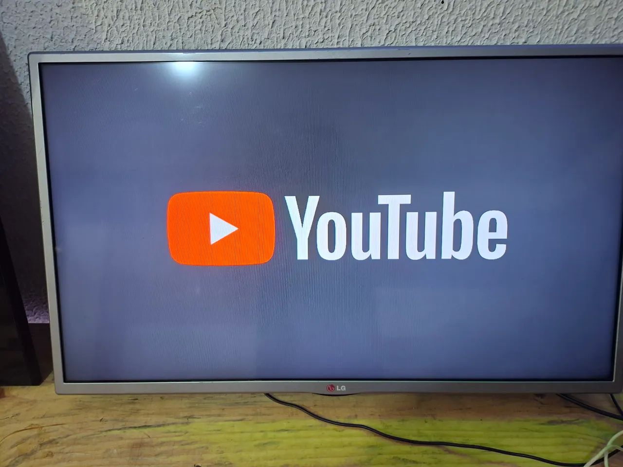 32 POLEGADAS LG SMART APENAS APLICATIVOS YOUTUBE NETFLIX FAÇO ENTREGA DEIXO INSTALADA  - Foto 4