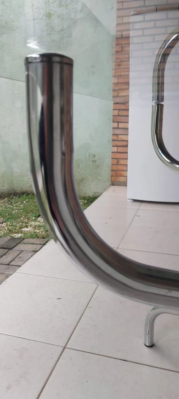 Mesa de cozinha ou jantar em vidro e suporte em aço e madeira moderna e compacta - Foto 4