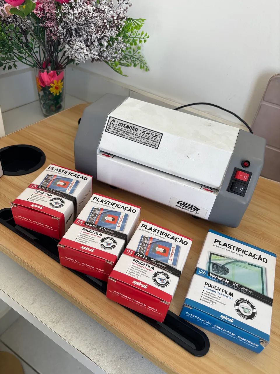 Plastificadora Gazela + kit completo com materiais