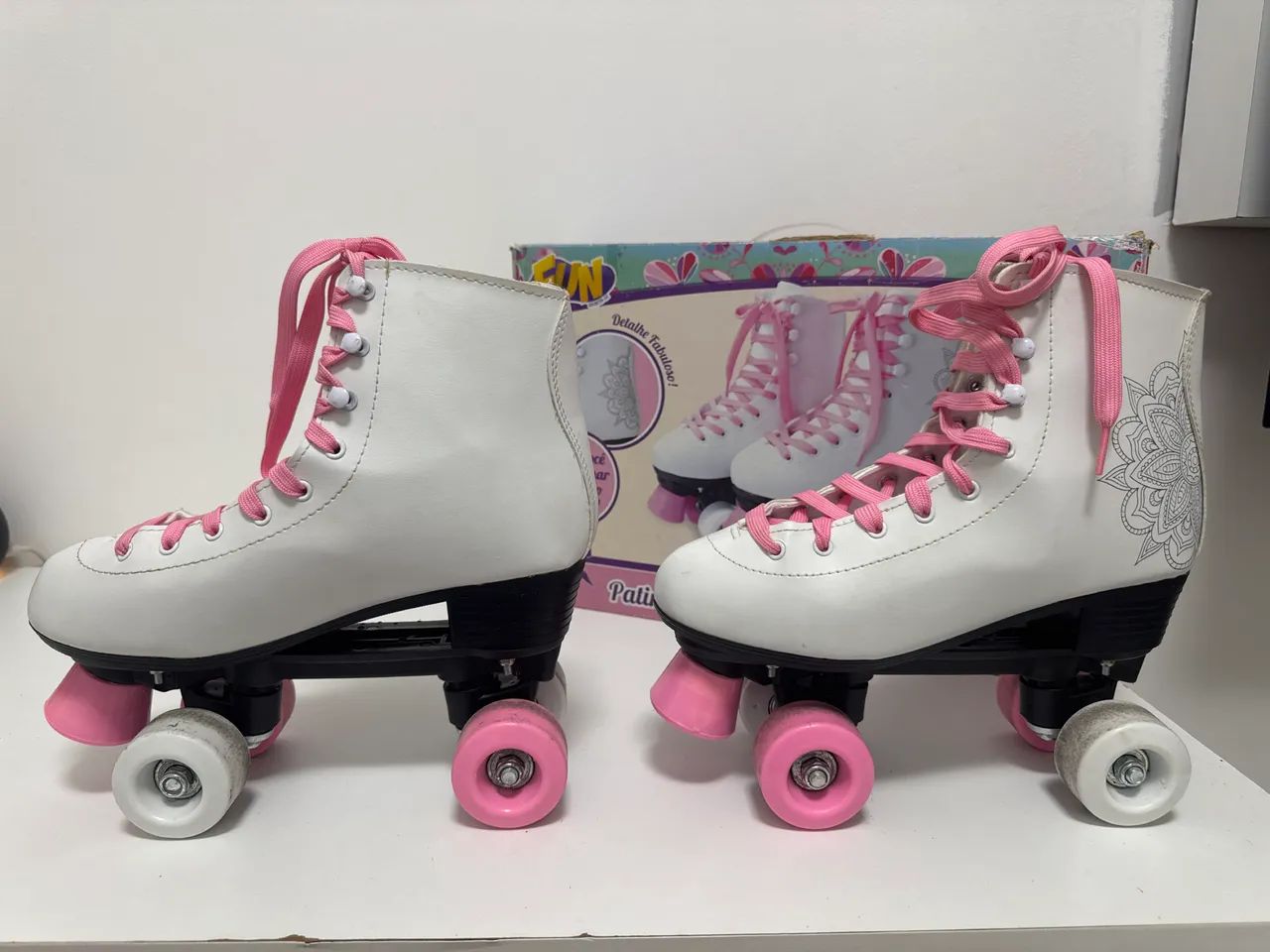 Patins branco e rosa 4 rodas marca FUN utilizado apenas uma vez (tam. 37-38) - Foto 4