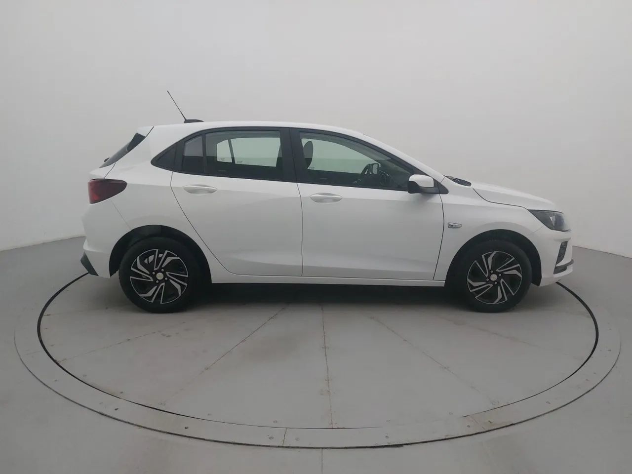 Chevrolet Onix Hatch 1.0 12V Flex Mec. 4P, foto 6 de 18