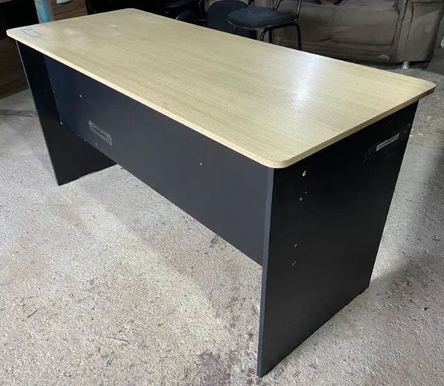 Escrivaninha de mdf, preta e amarela. - Foto 5