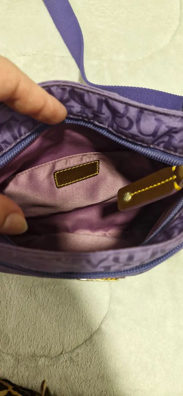 Bolsa Victor Hugo Transversal Roxa - Foto 4