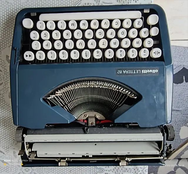 Maquina de escrever Original Olivetti Lettera 82 funcionando , Datilografia - Foto 2