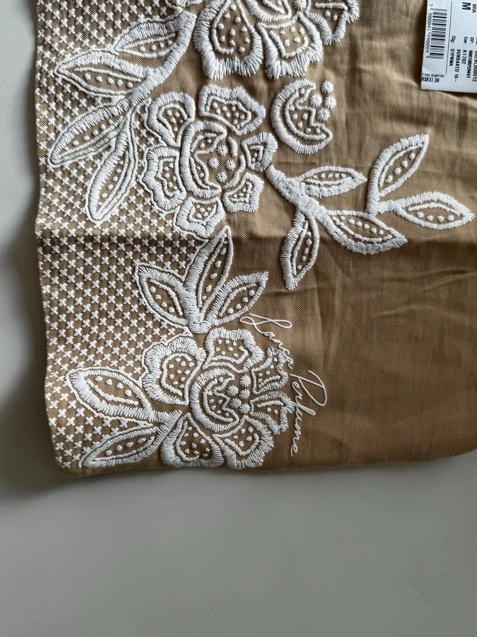 Blusa lança perfume bege M  - Foto 3