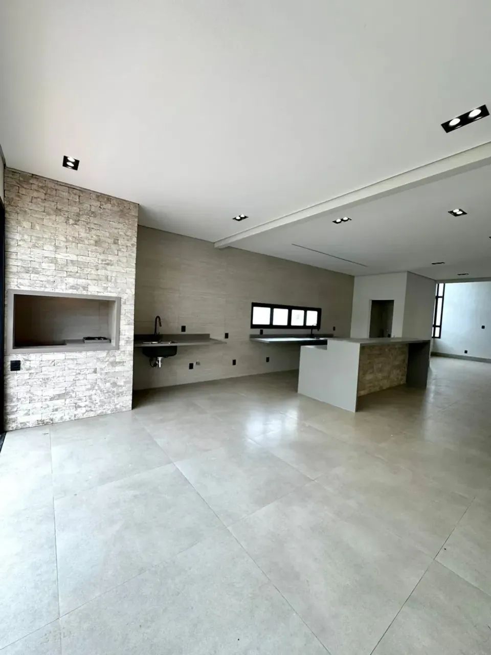 CASA TÉRREA COM 3 SUITES À VENDA, 223m2 - COND ALPHAVILLE II - Foto 2