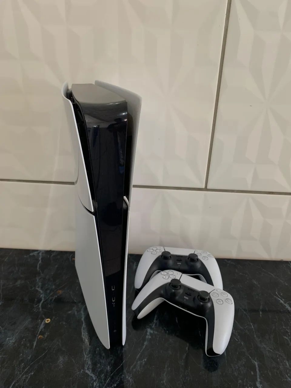 PS5 1TB SLIM COMPLETO + 2 CONTROLES ORIGINAIS !  - Foto 4