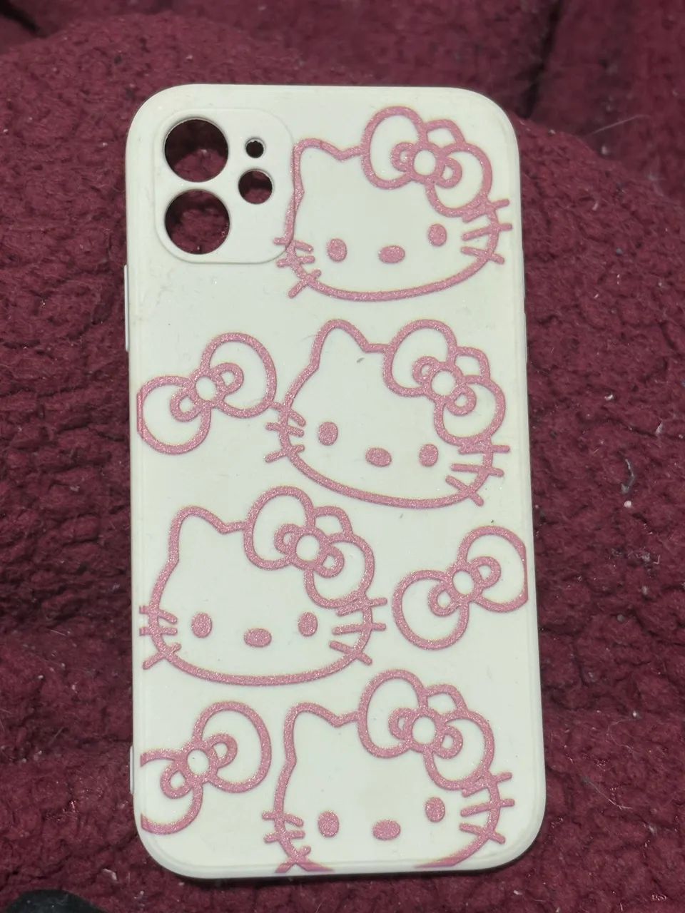 Capinhas de iPhone 11(venda individual) preta, transparente, e duas da hello kitty - Foto 2