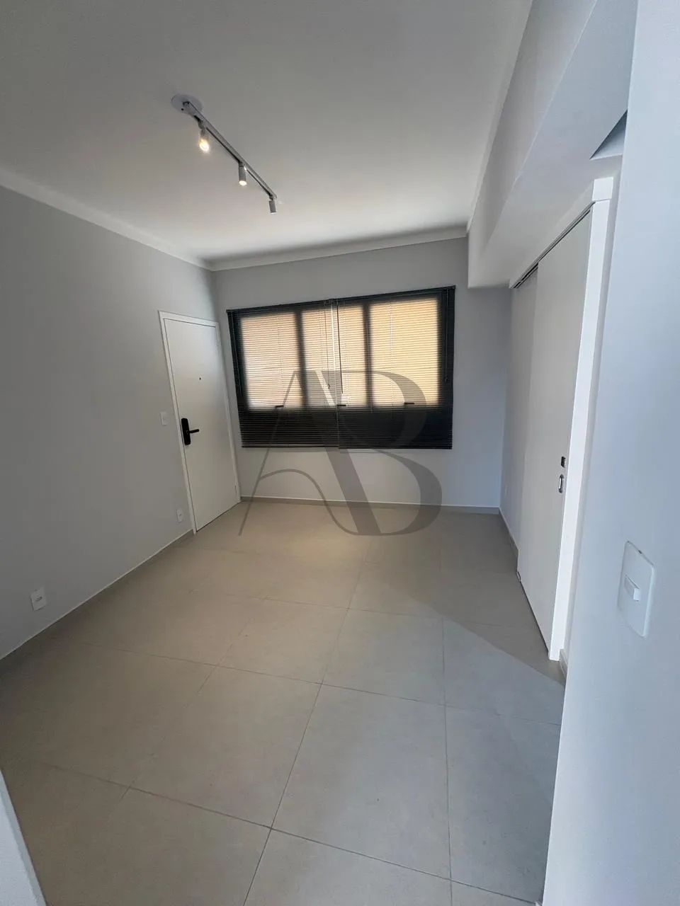 Kitnete venda, reformada, ótima localização - Foto 3