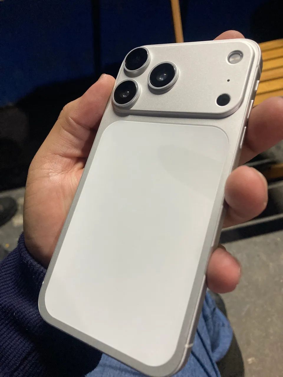 Vendo iPhone 11 sabor 17 pro  - Foto 3