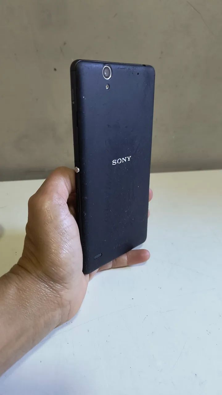 Antigo Celular Sony Xperia não funciona, para colecionador  - Foto 2