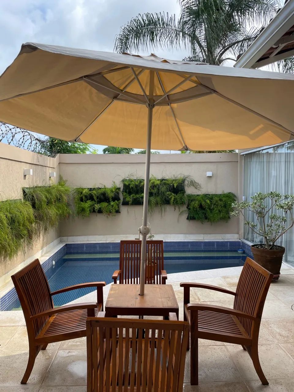 Mesa e cadeiras Piscina
