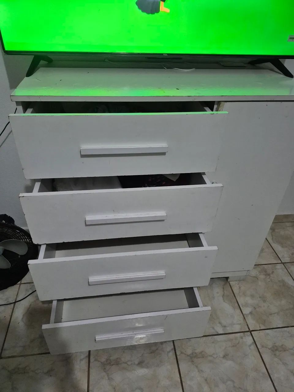 Cômoda com detalhes 
