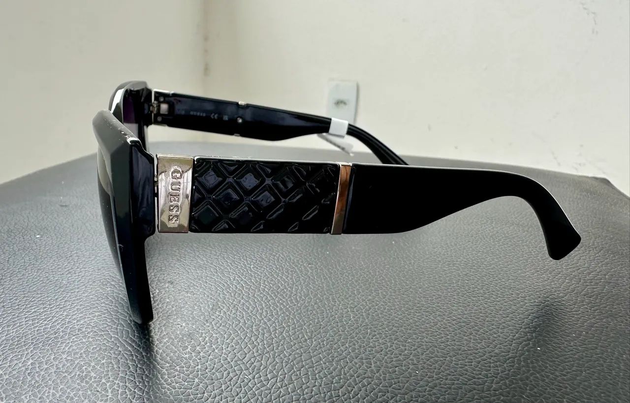 Vendo lindo óculos da Guess original! - Foto 2