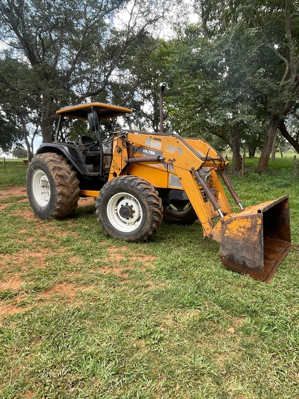Trator Valtra BM 110 