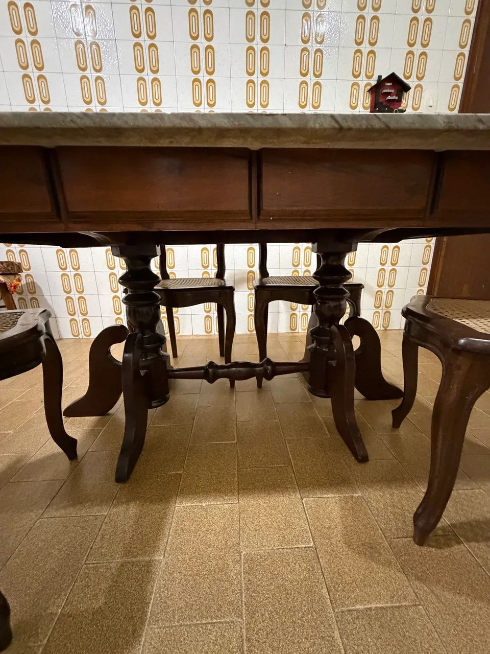 Vendo mesa com 4 cadeiras  - Foto 2