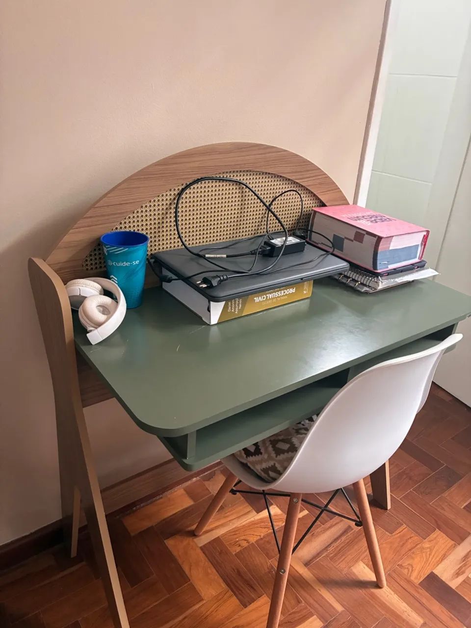 Escrivaninha + Cadeira