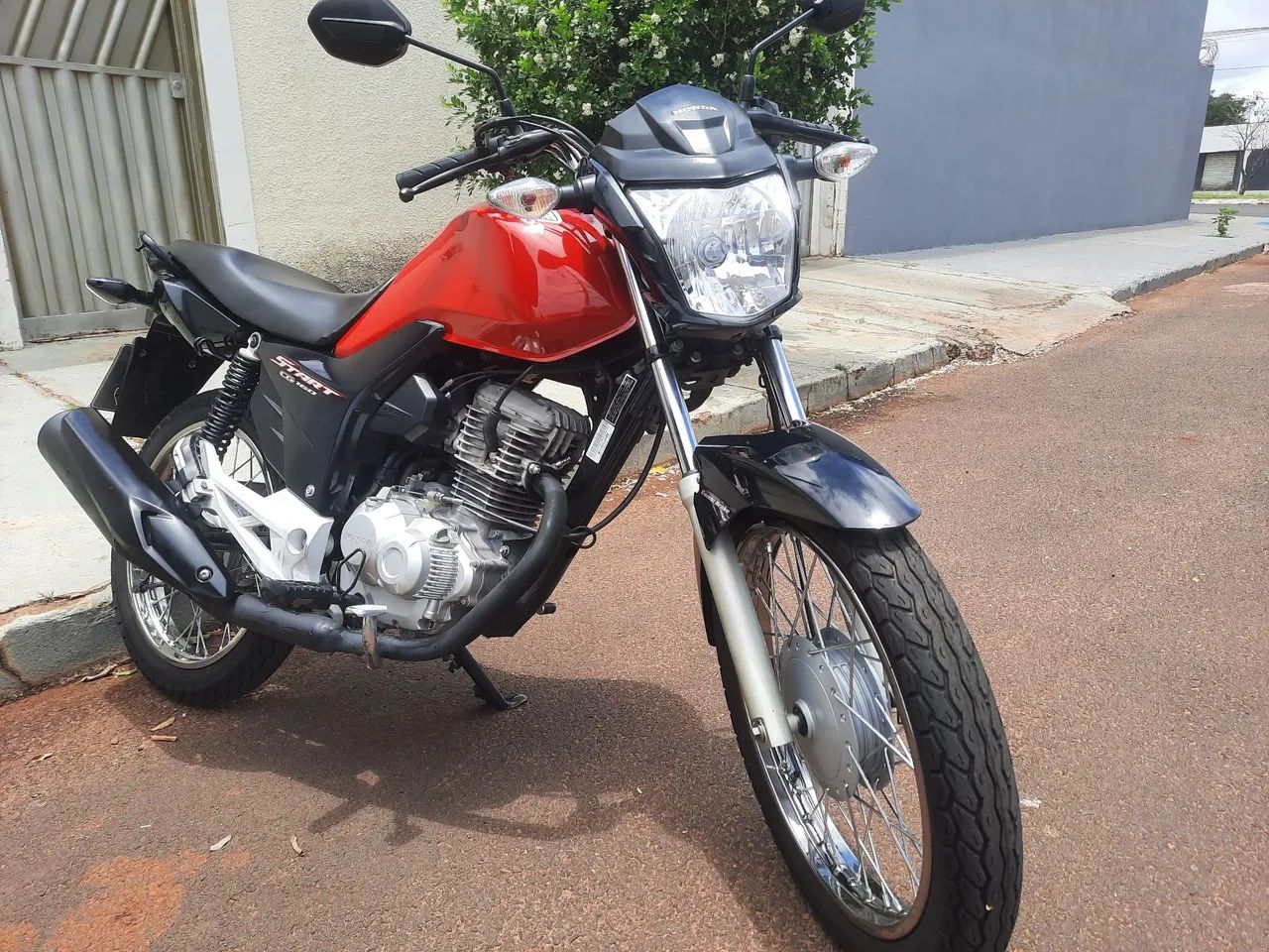 CG 160 Start 2022, muito conservada.