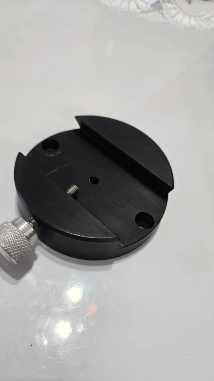 Placa Dovetail Circular com Parafuso de Aperto - Adaptador Telescópio