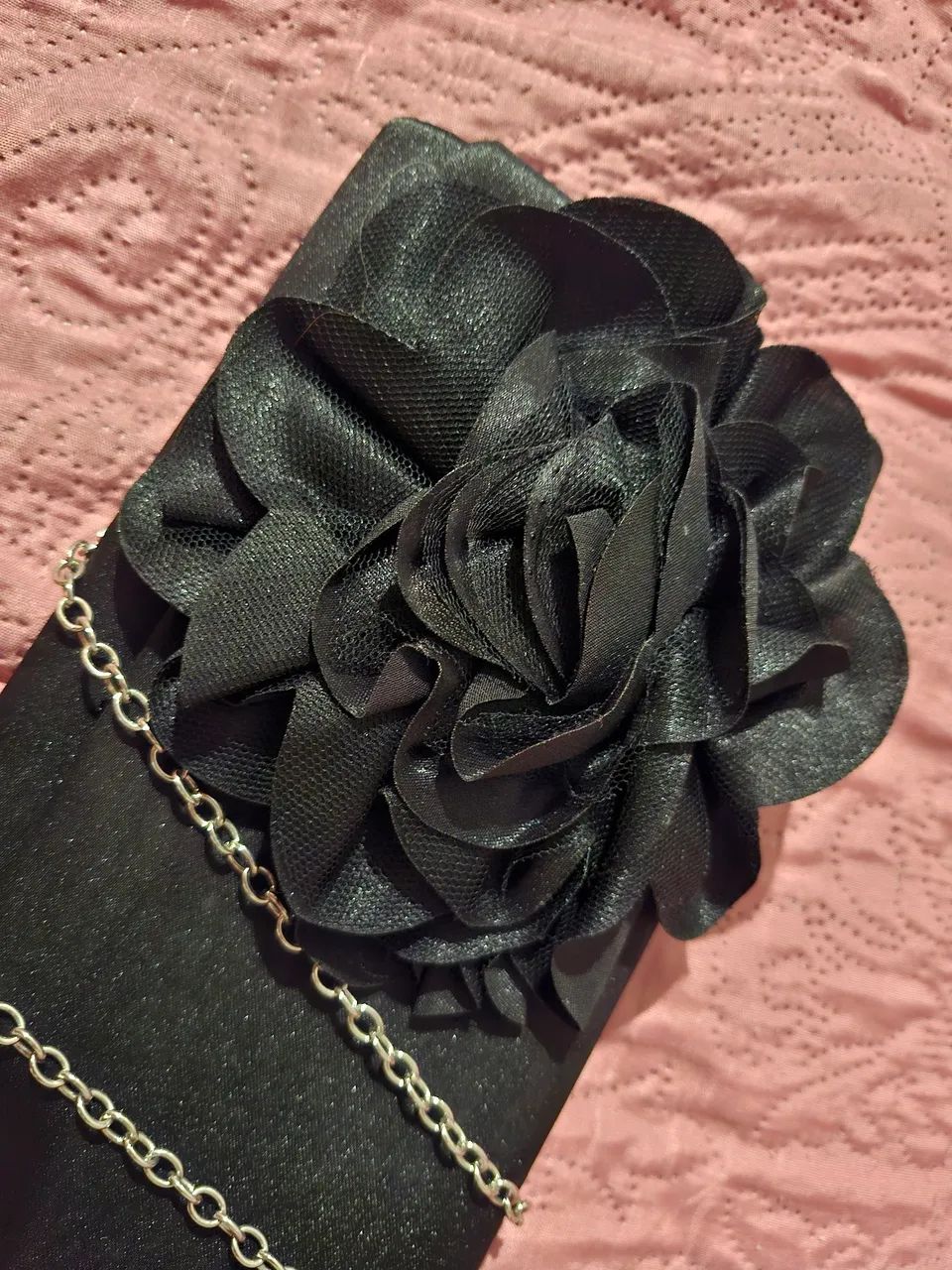 Bolsa pequena de mão com flor!  - Foto 2