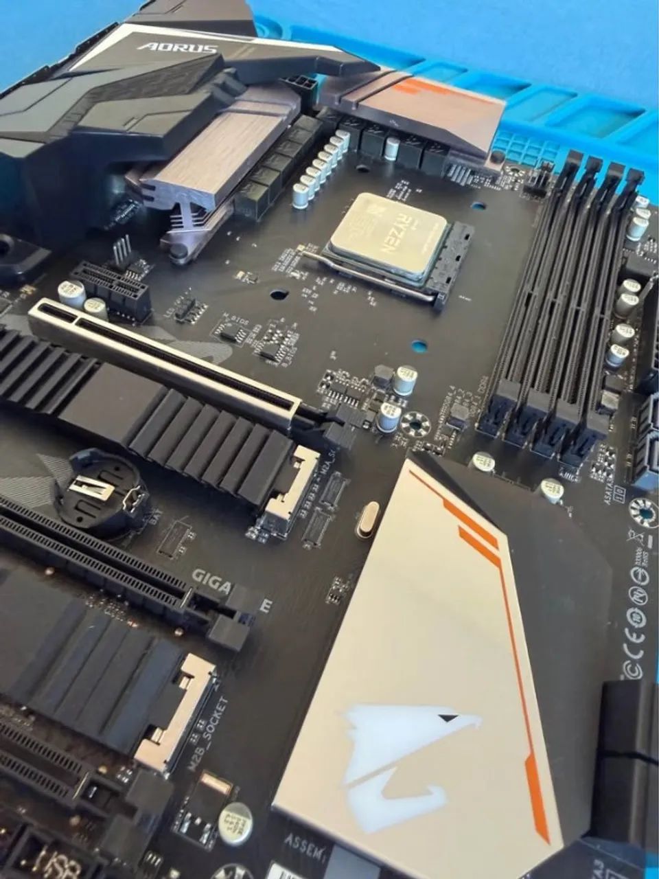 Placa Mãe Aorus b450 ATX COM WIFI - Foto 2