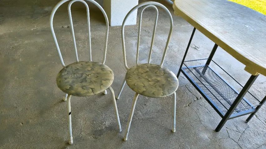 Cama , cadeiras, mesa.  - Foto 3