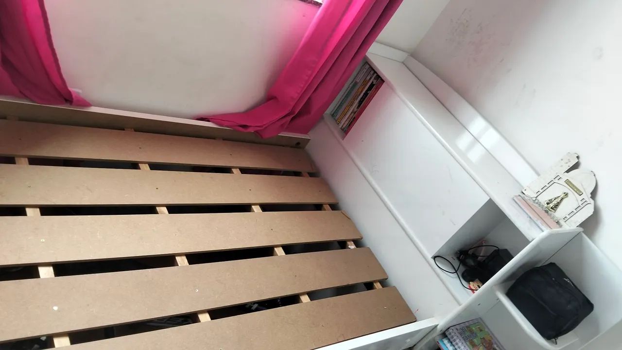 Cama solteiro com bau pequeno 