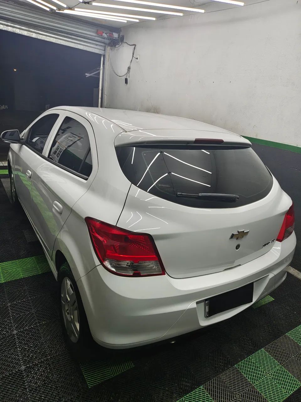 Chevrolet Onix Hatch LT 1.0 8V Flexpower 5P Mec. 2014 - Foto 4
