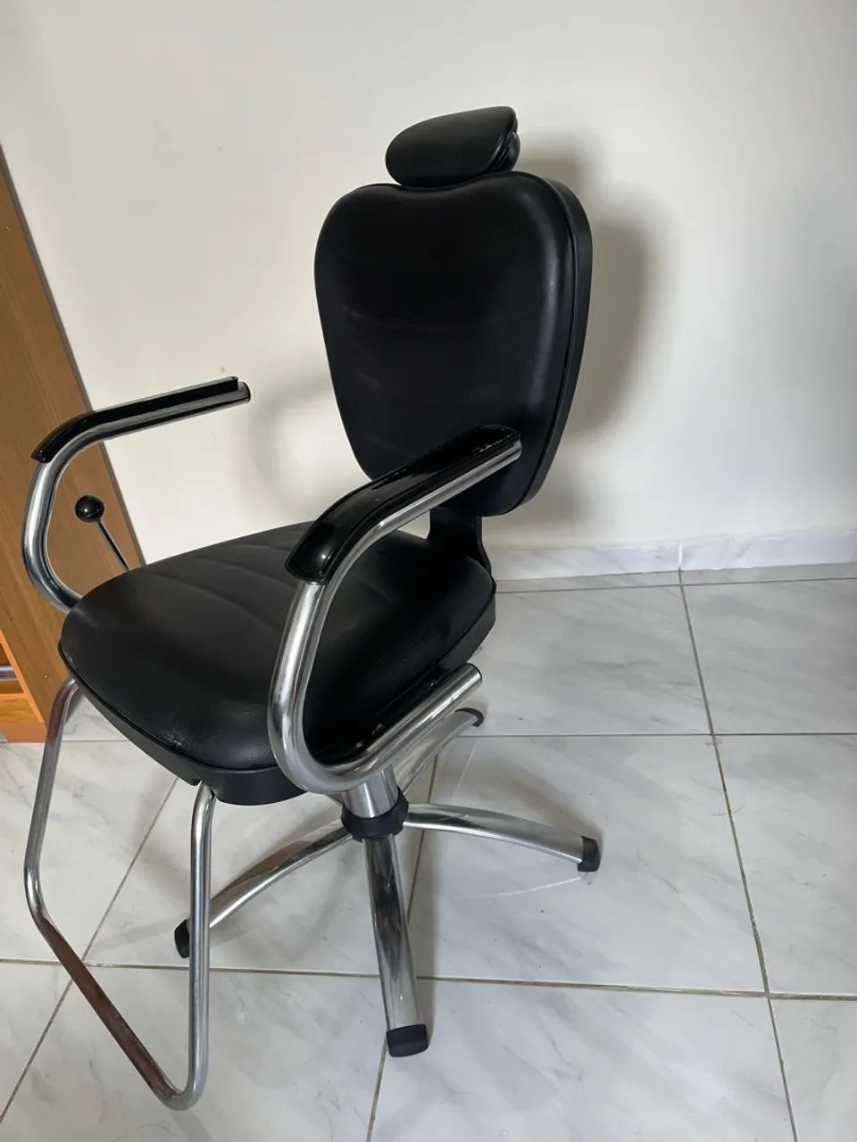 Cadeira de barbeiro ou maquiadora DOMPEL  - Foto 3
