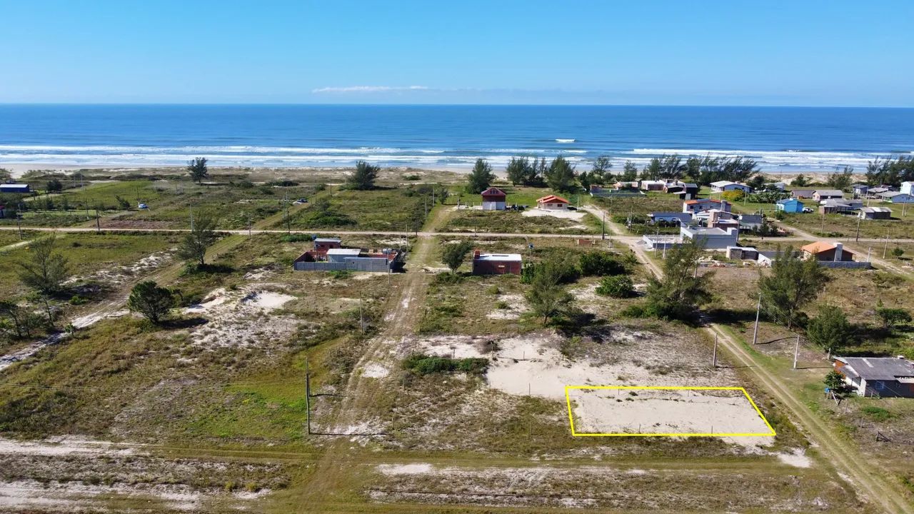Terreno de esquina à venda no bairro Nova Torres
